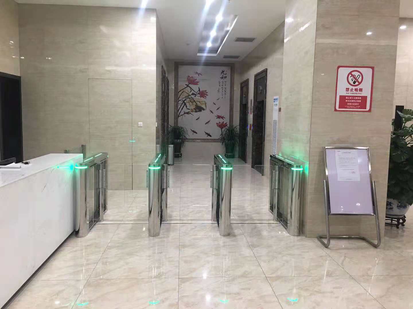 北京新華科技大廈—速通門(mén) 圓柱擺閘項(xiàng)目
