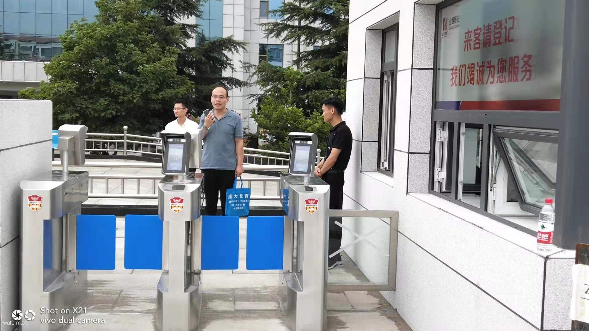 山西焦化集團(tuán)戶外動態(tài)人臉識別+擺閘案例