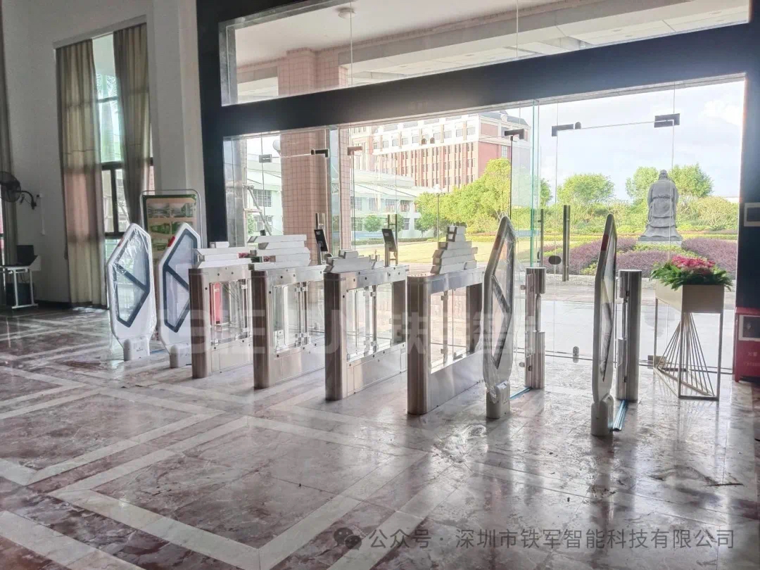 暴雨不懼、極寒無(wú)憂：鐵軍智能大學(xué)人行通道閘機(jī)的環(huán)境適應(yīng)性突破